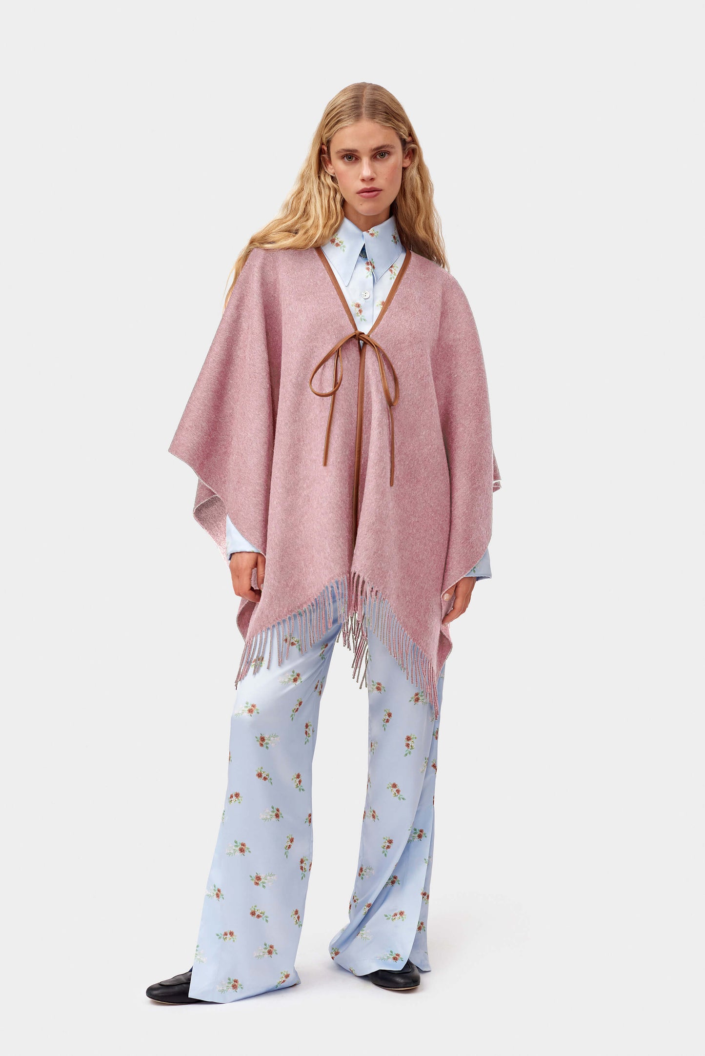 Medusa Wool Poncho in Pink