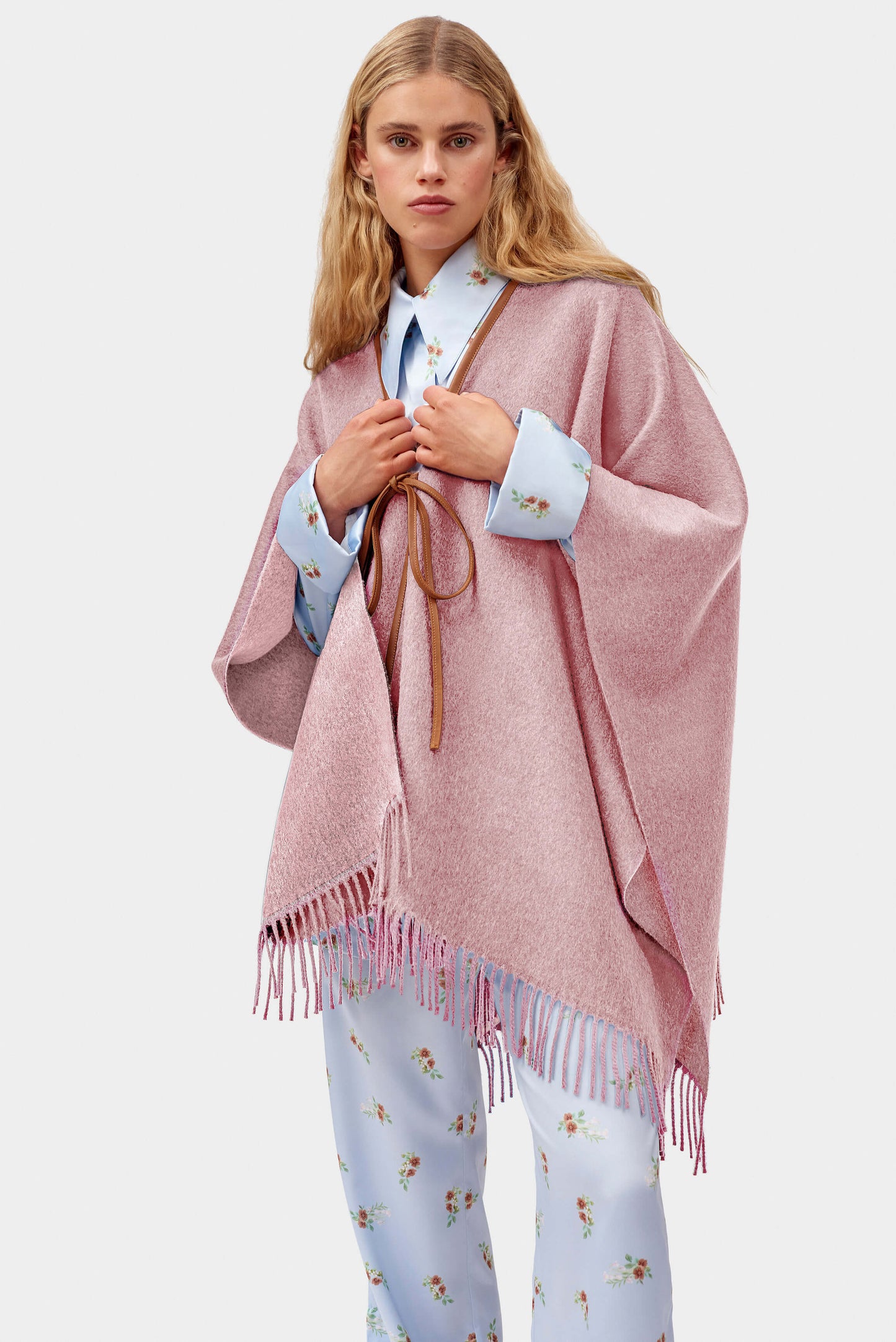 Medusa Wool Poncho in Pink