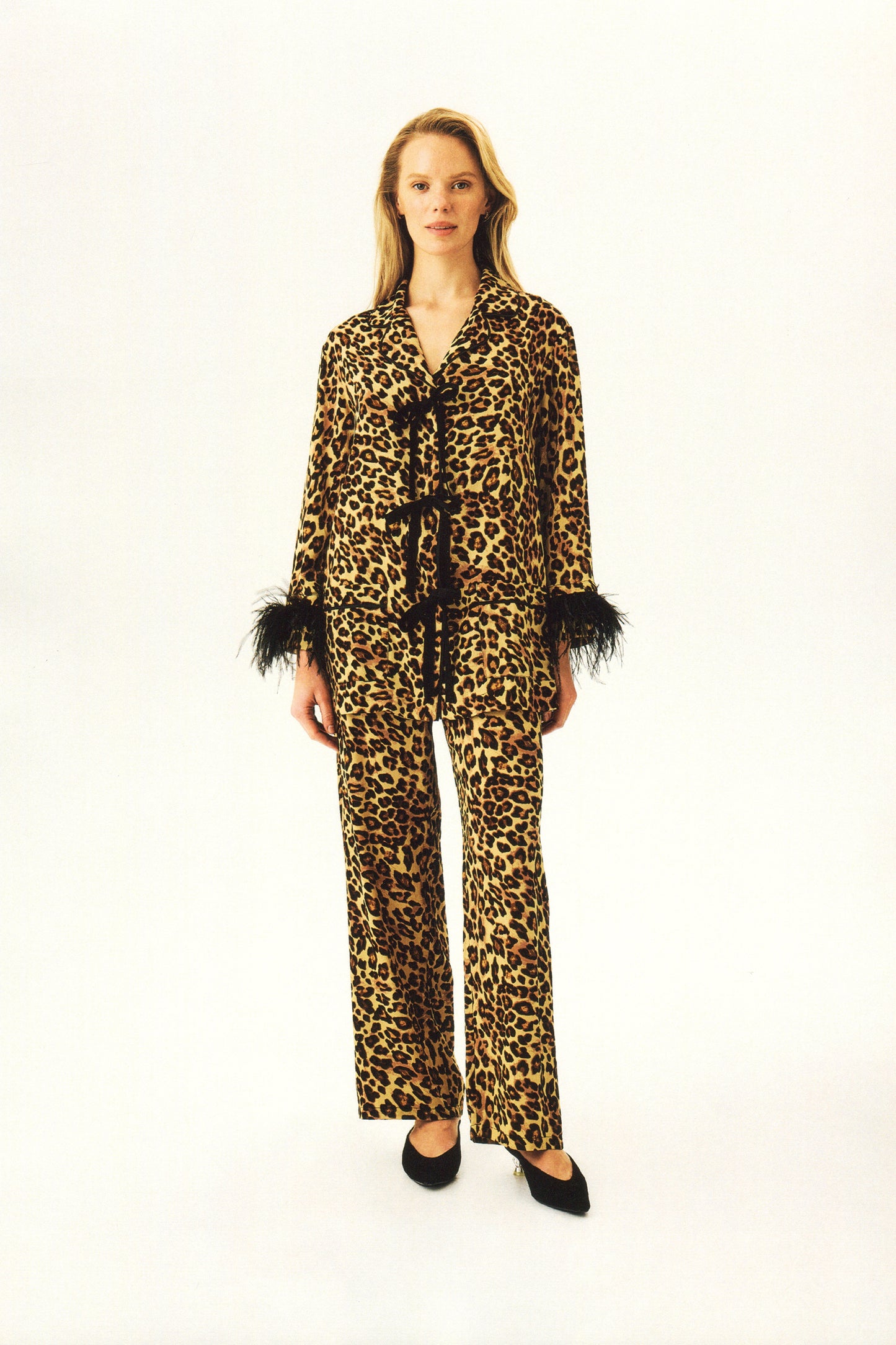 The Bow Pajamas Set with Detachable Feathers in Leopard