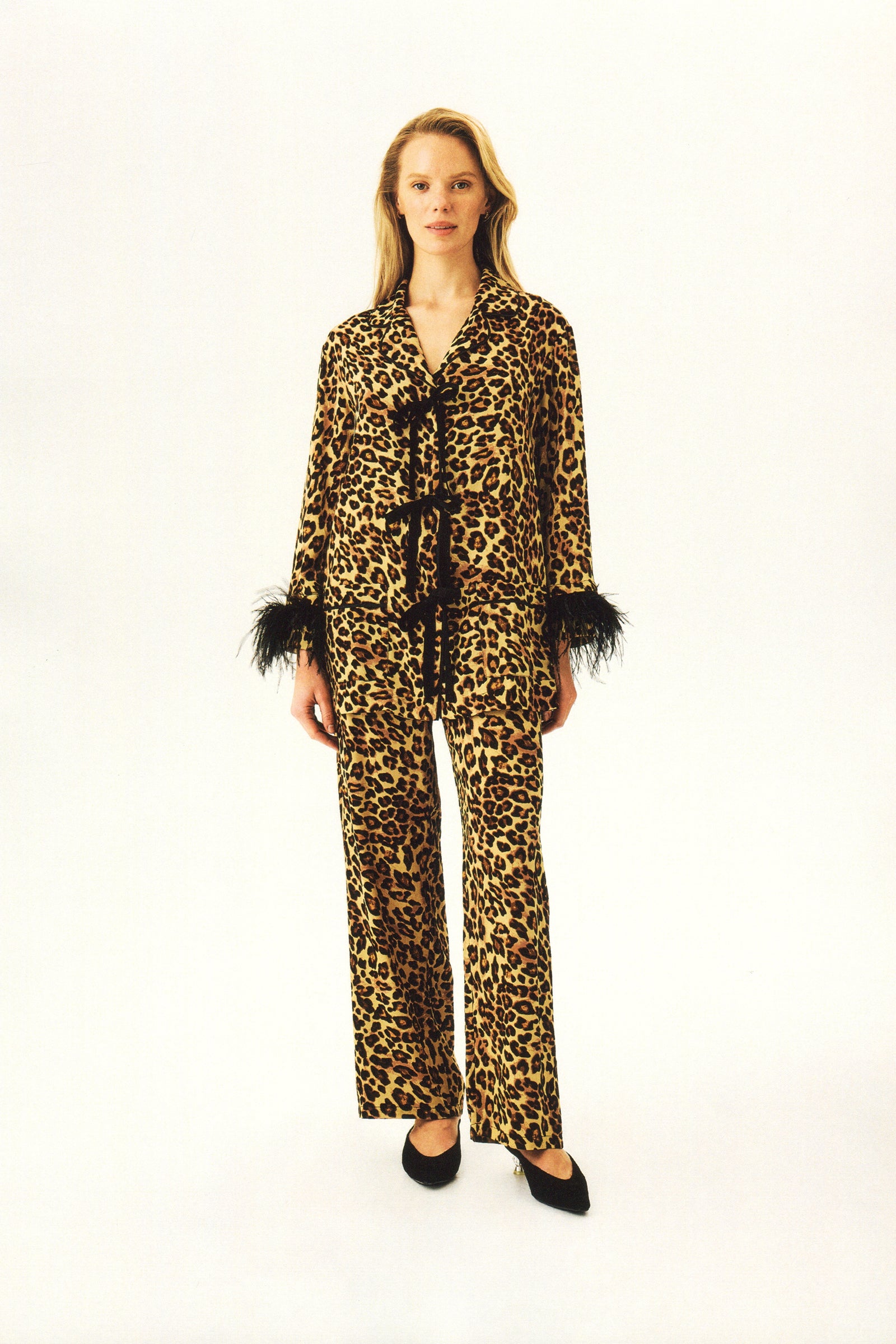 The Bow Pajamas Set with Detachable Feathers in Leopard