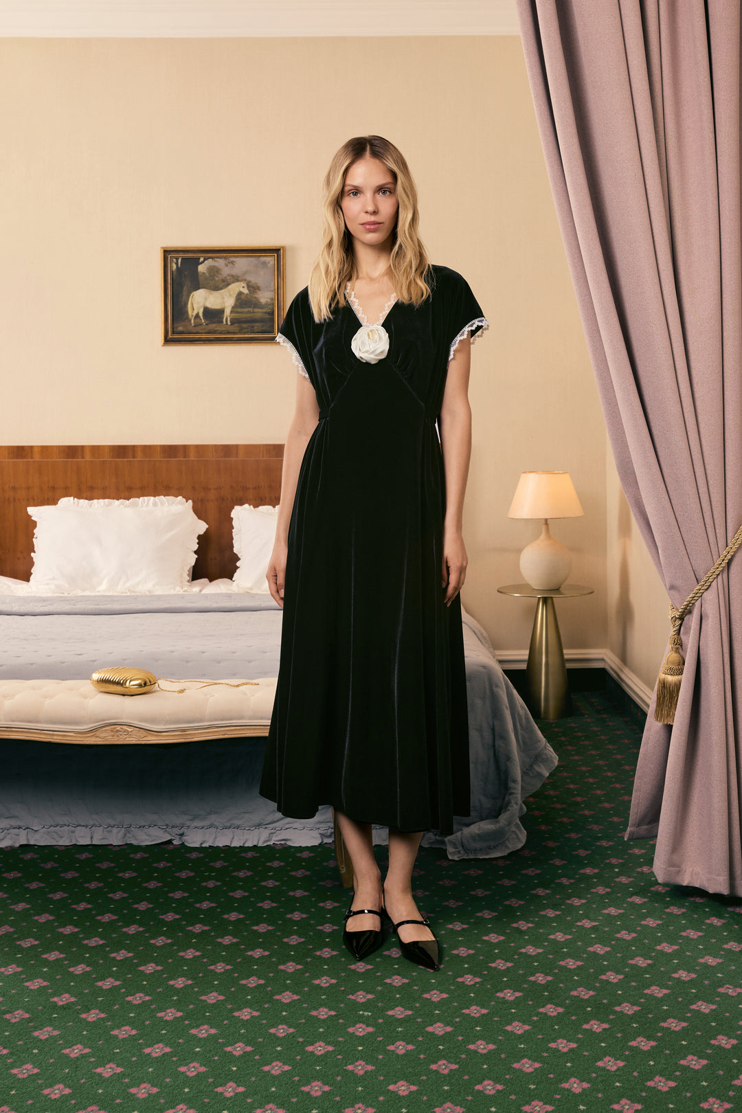 The Genus Rosa Velvet Dress in Black – Sleeper