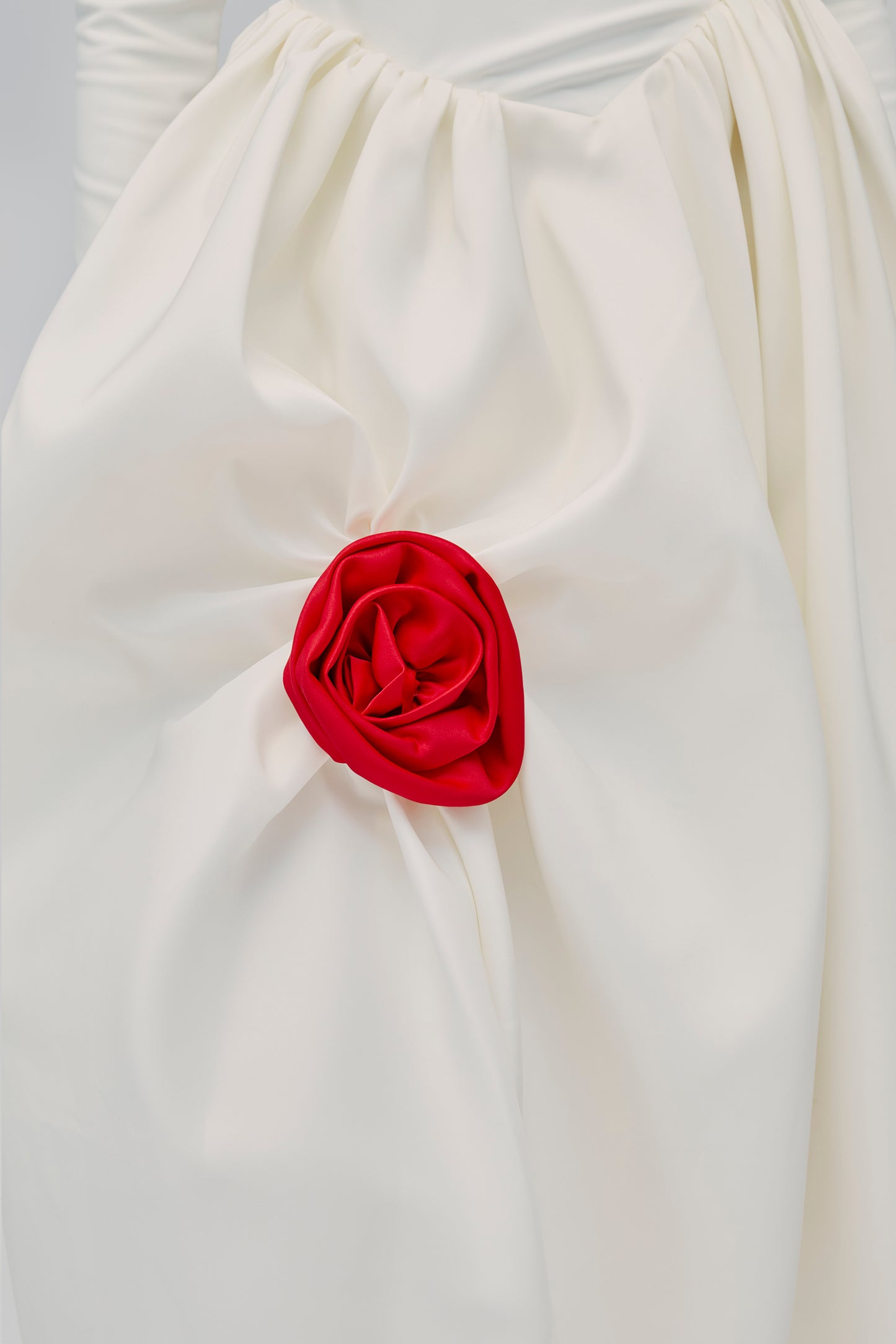 Aurora Maxi Dress in White With Red Rose