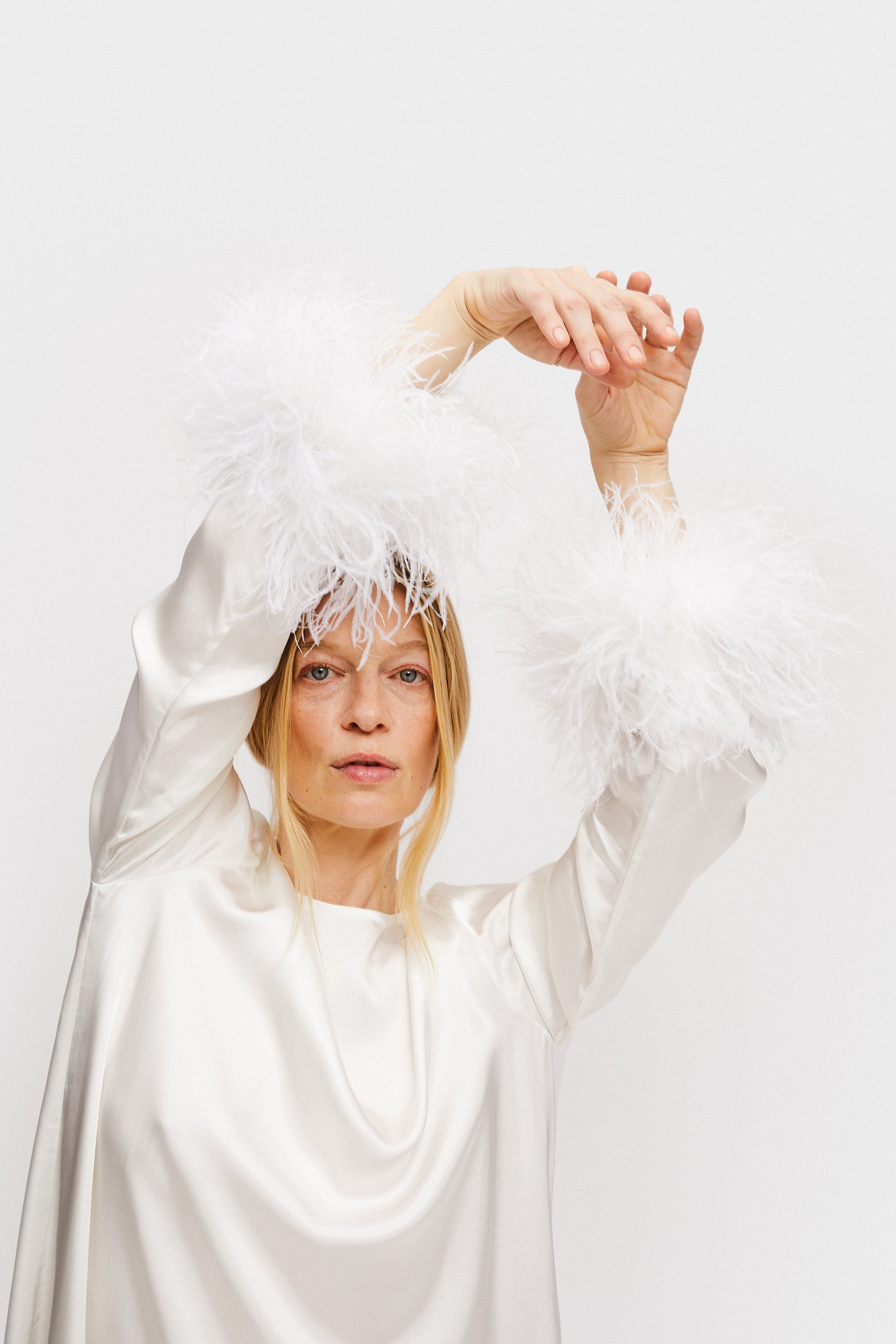 Suzi Maxi Dress With Detachable Feathers in White