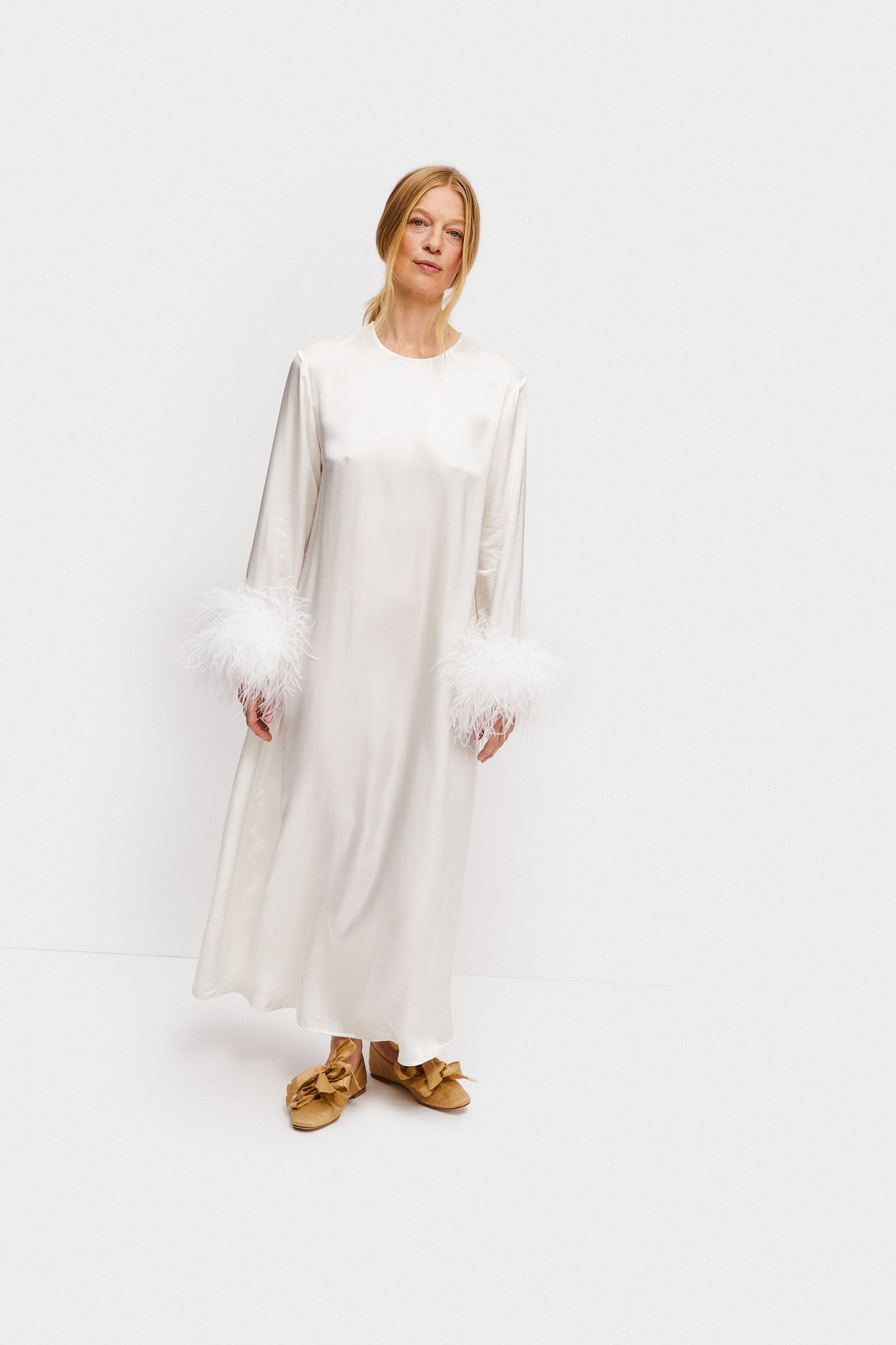 Suzi Maxi Dress With Detachable Feathers in White
