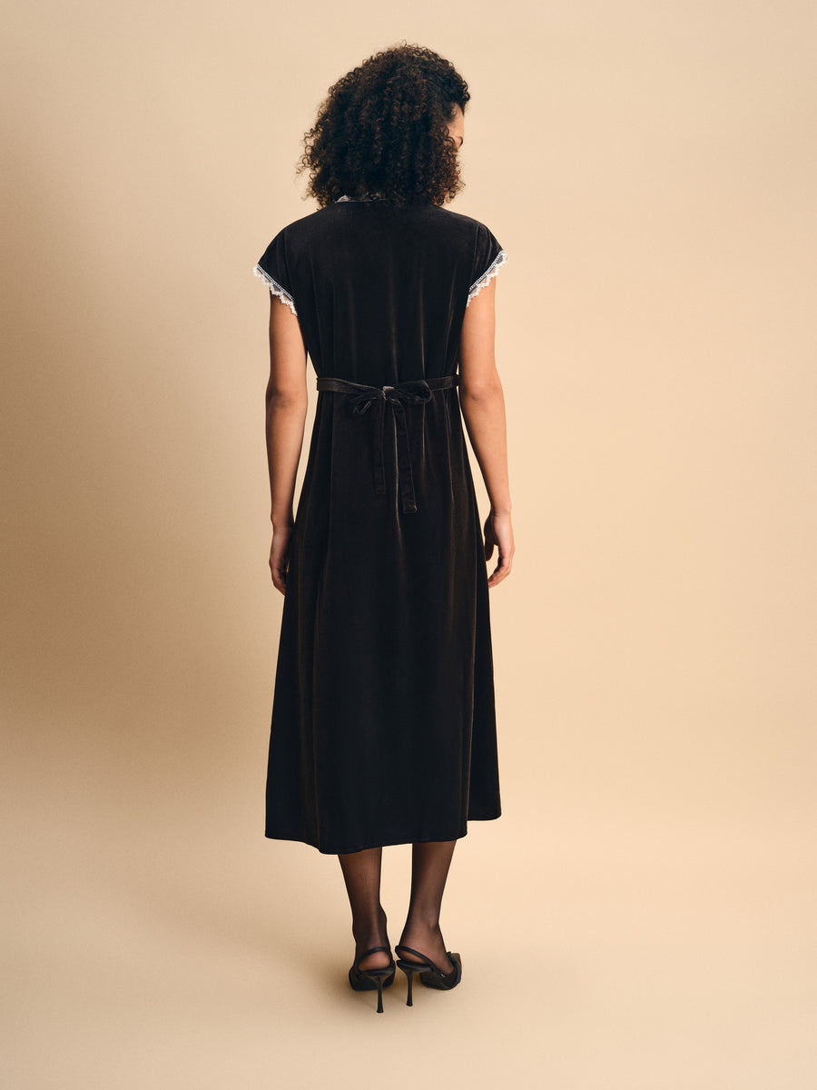 The Genus Rosa Velvet Dress in Black