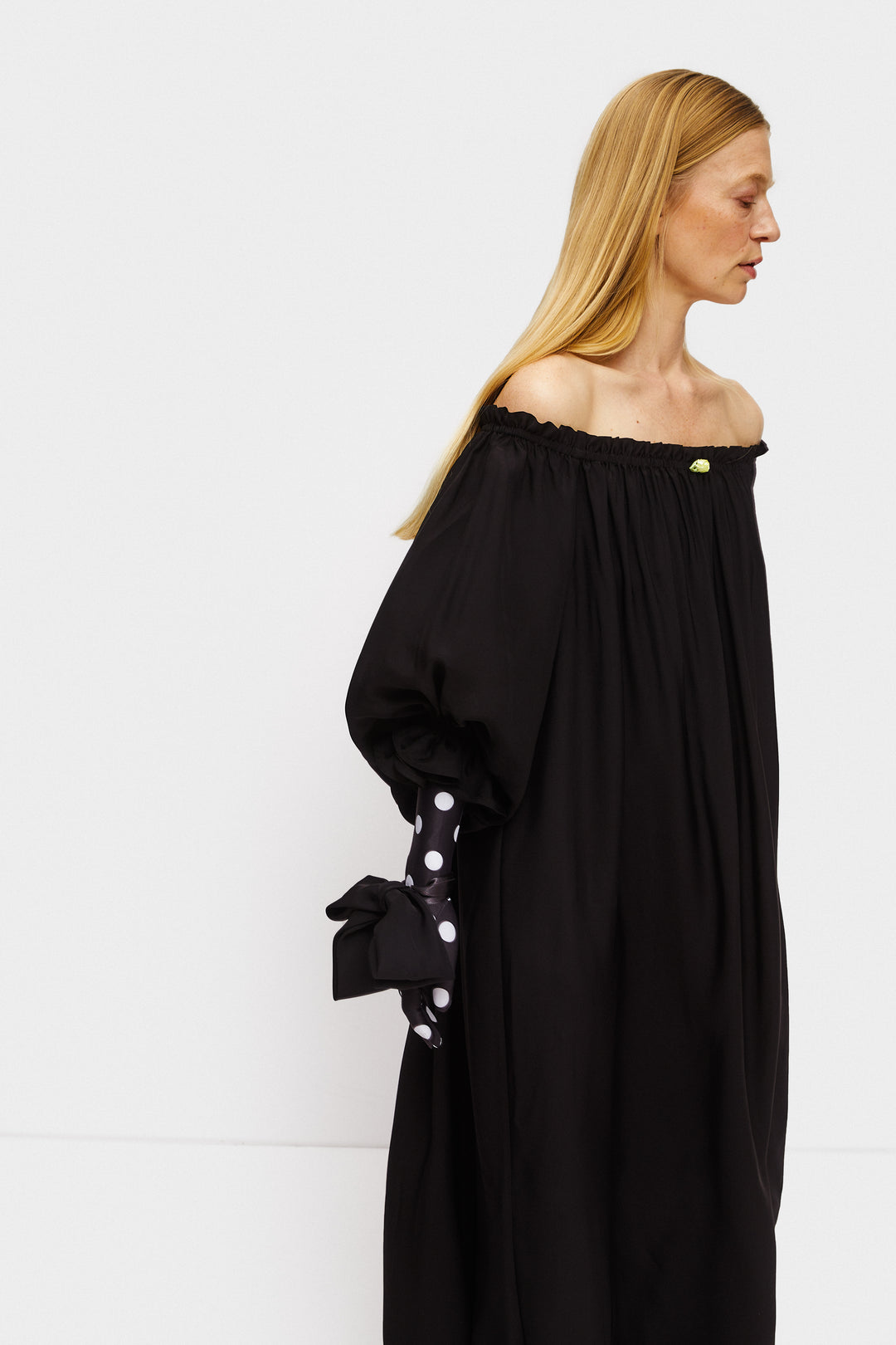 Zephir Off-the-shoulder Maxi Dress in Black