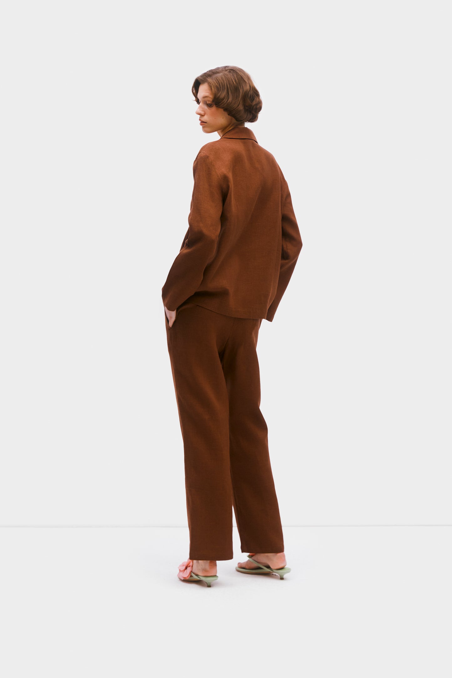The Bow Linen Set with Pants in Brown