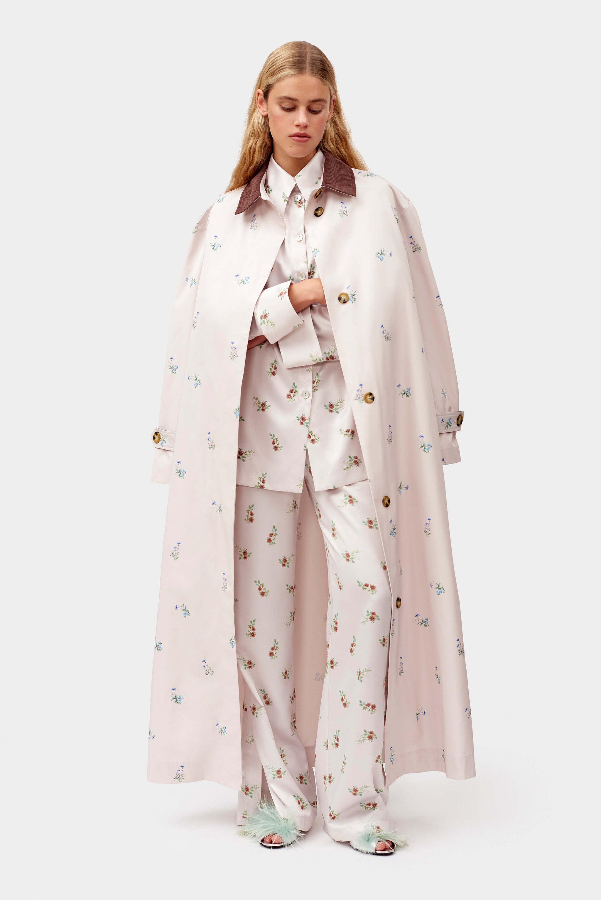 Yason Flower Trench Coat in Beige