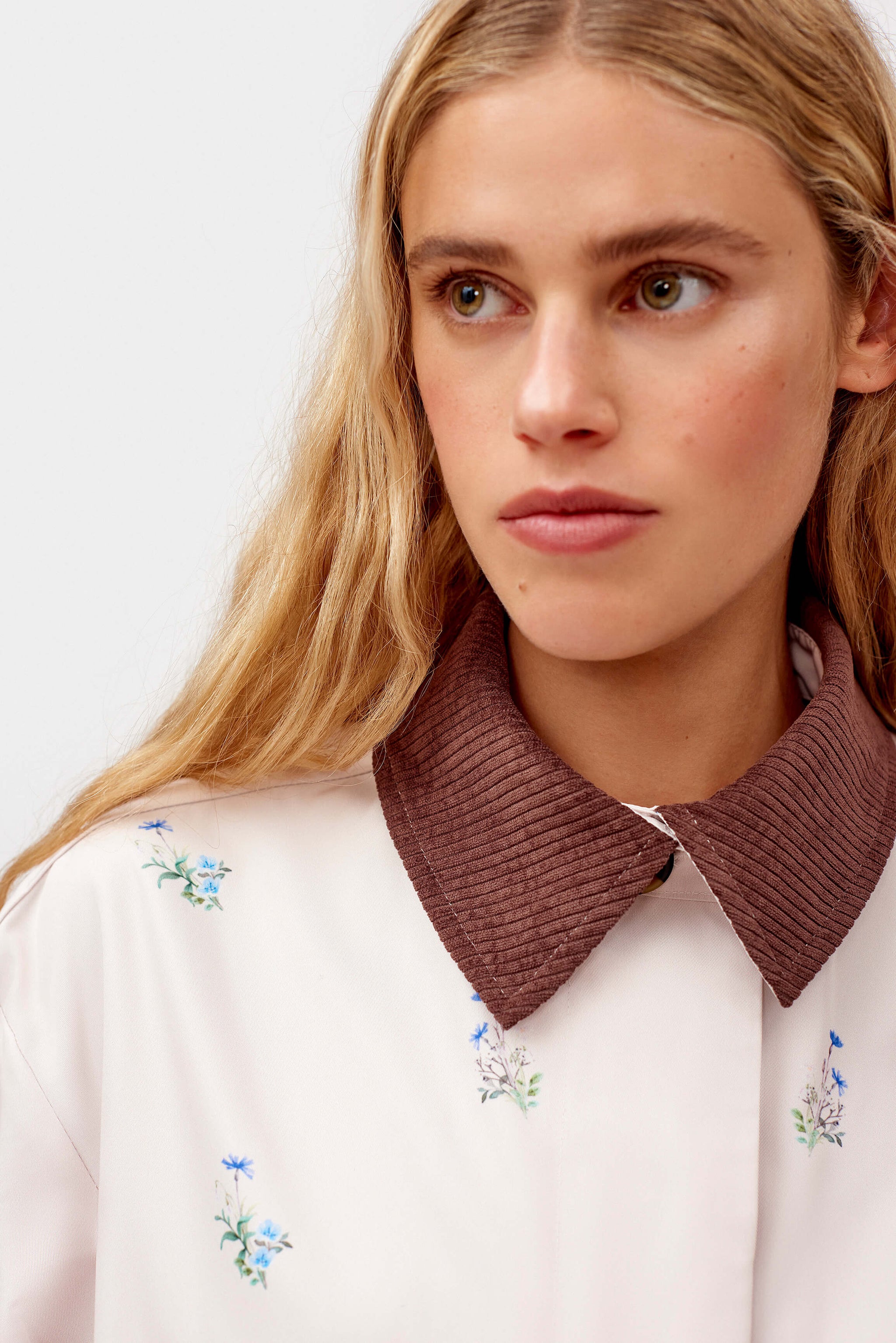 Yason Flower Trench Coat in Beige