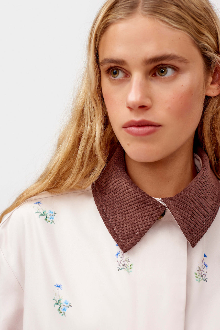 Yason Flower Trench Coat in Beige